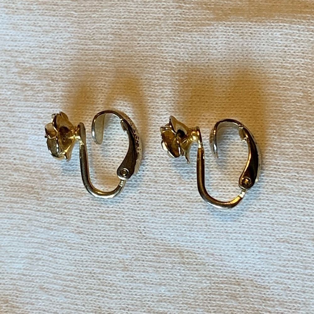 Small Goldtone Rose Clip On Earrings Vintage Lewis Segal California - Picture 3 of 6
